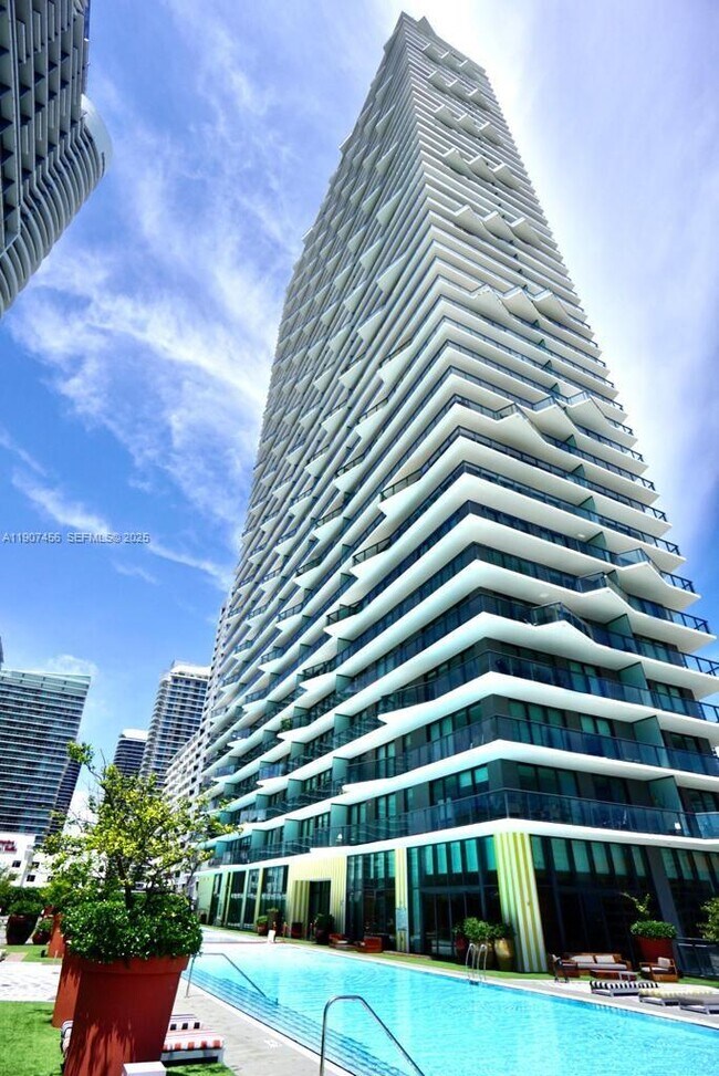 Foto del edificio - 1300 S Miami Ave