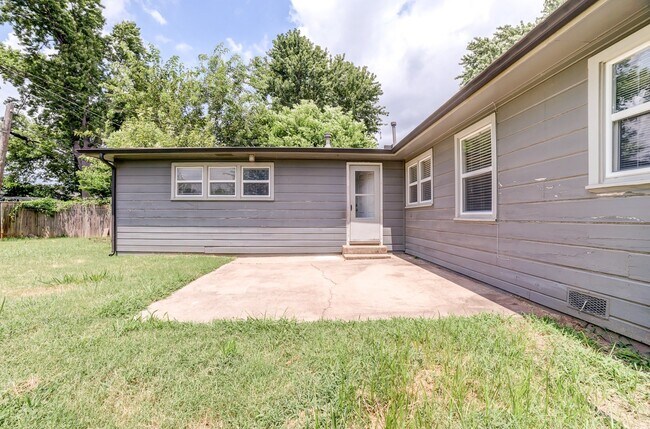 Foto del edificio - Gorgeous Remodeled 3 Bed 2 Bath!