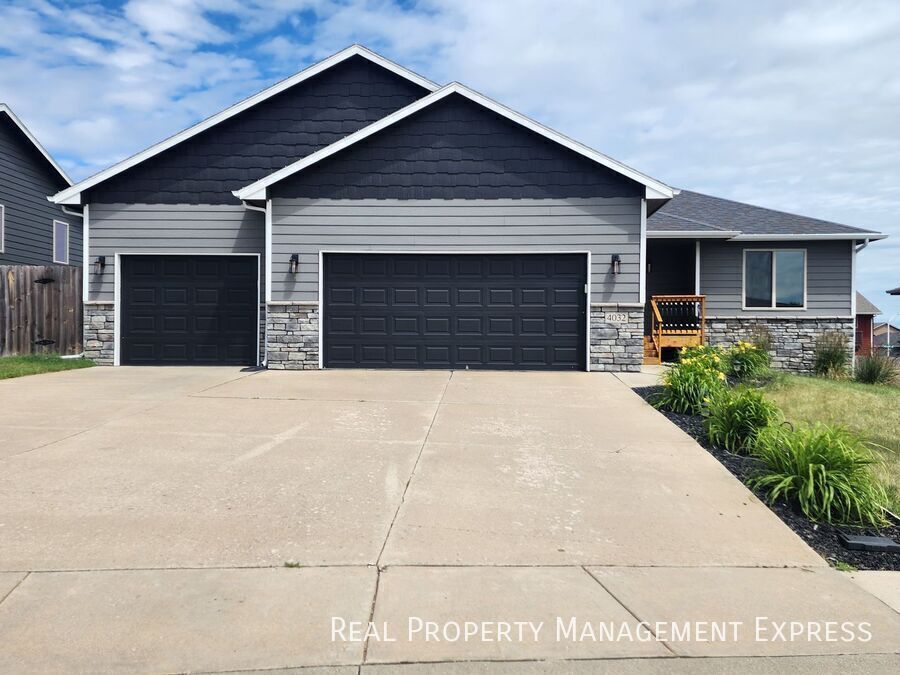 Building Photo - 4032 Homerun Ave