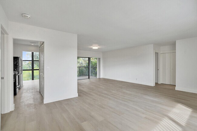 Foto del edificio - 1040 Homewood Blvd