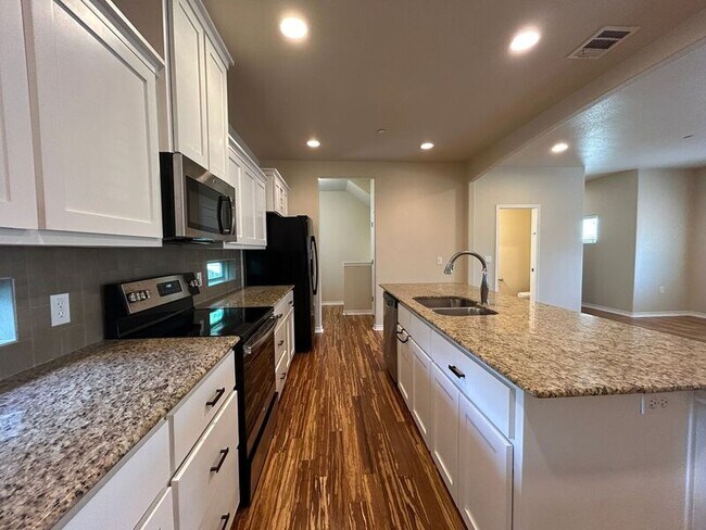 Foto del edificio - 204 Birch Oak Ln