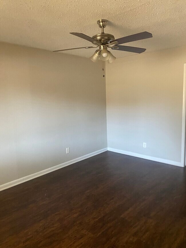 Foto del edificio - 939 E Red Bird Ln