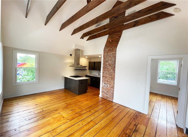 Building Photo - 5 N Elm St
