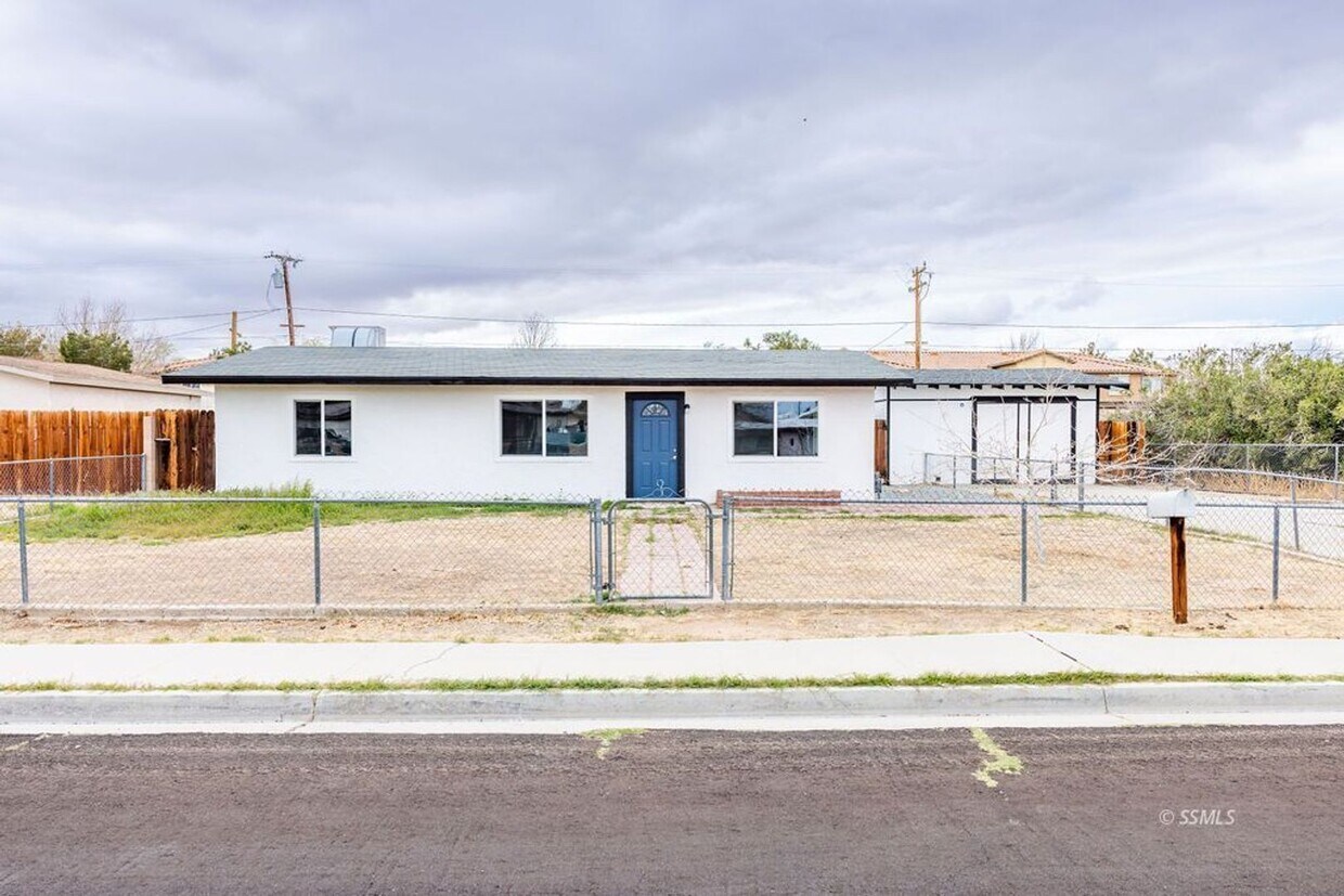 Primary Photo - Beautiful fully remodeled 3 bedroom