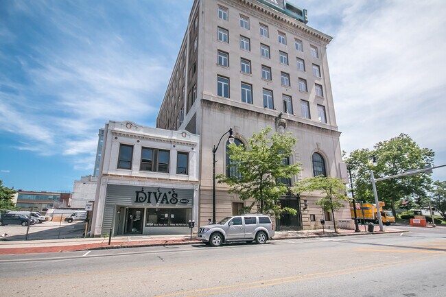 Edificio - 9 W Main St