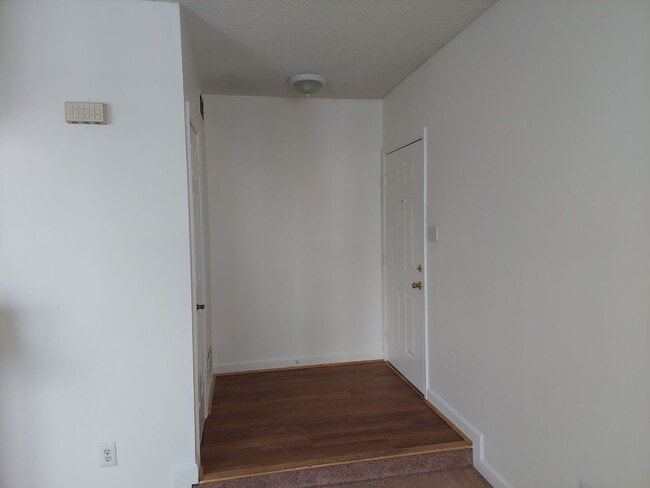 Building Photo - 2 BED / 2 BATH CONDO