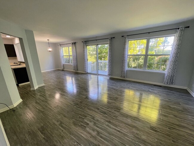 Building Photo - 221 Mistwood Ln