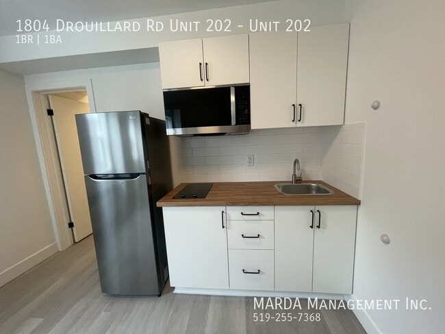 Building Photo - MODERN BACHELOR UNIT IN EAST WINDSOR! INCLUSIVE W/ FREE INTERNET!!