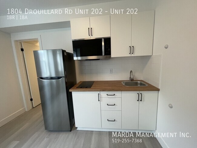 Photo du bâtiment - MODERN BACHELOR UNIT IN EAST WINDSOR! INCLUSIVE W/ FREE INTERNET!!