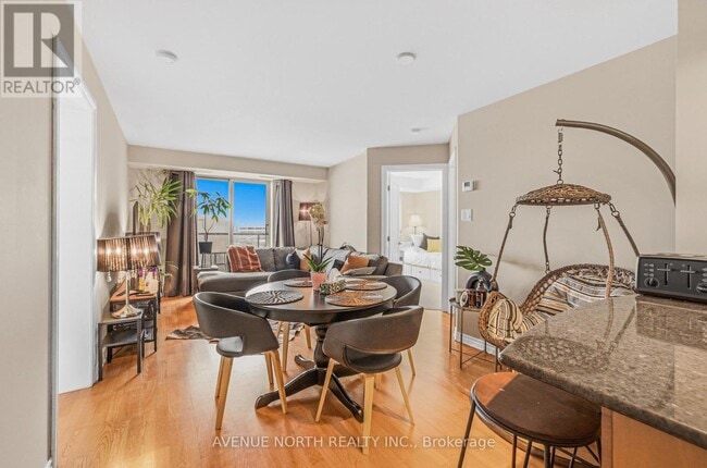 Photo du bâtiment - 314 Central Park Dr