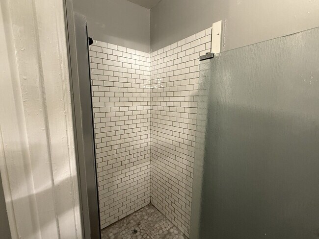 Foto del edificio - Your New Home Awaits: Charming 3-Bedroom T...