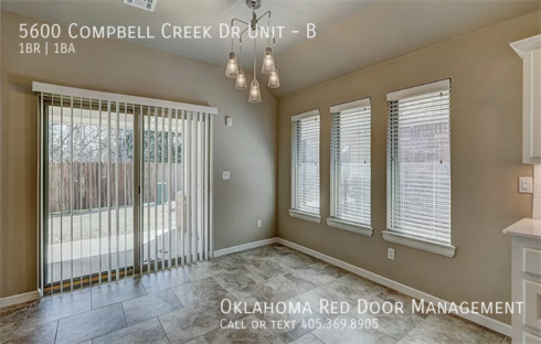 Foto del edificio - 5600 Campbell Creek Dr