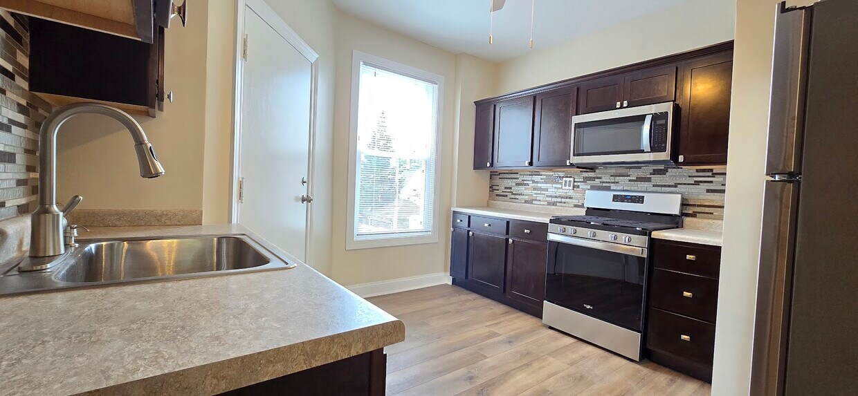 Primary Photo - 3404 N Karlov Ave