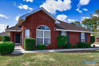 Building Photo - 126 Herrick Dr SW