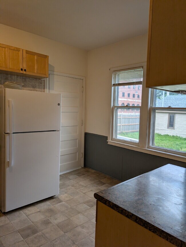 Foto del edificio - Bright & Charming 3BR With Garage Included In NE Minneapolis