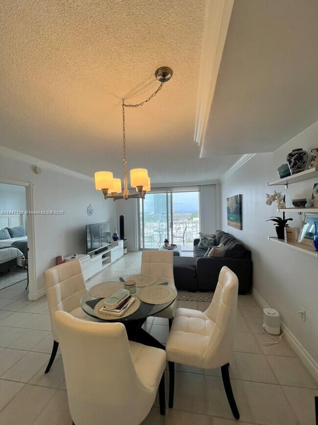 Foto del edificio - 6900 Bay Dr