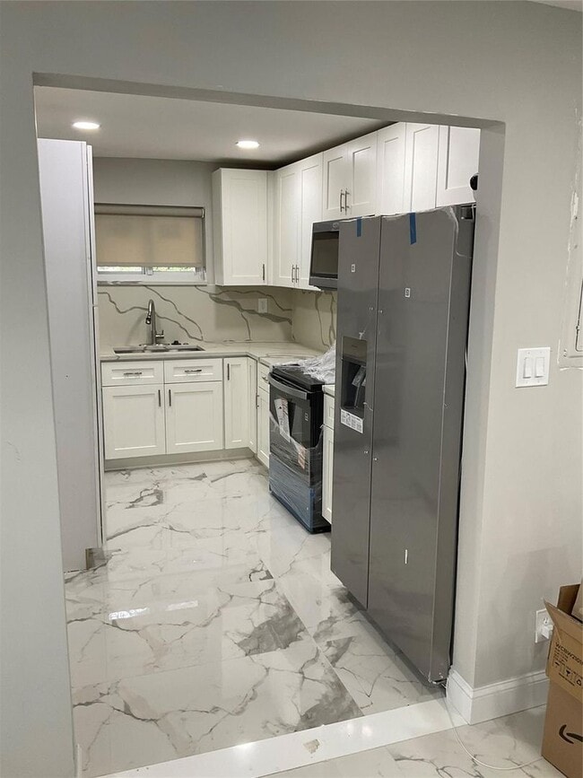 Building Photo - 642 NW 14th Way