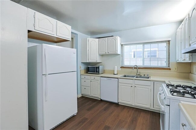 Foto del edificio - 695 N Milford Rd