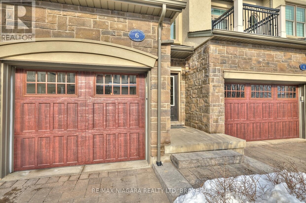 Primary Photo - 6 St Andrews Ln S