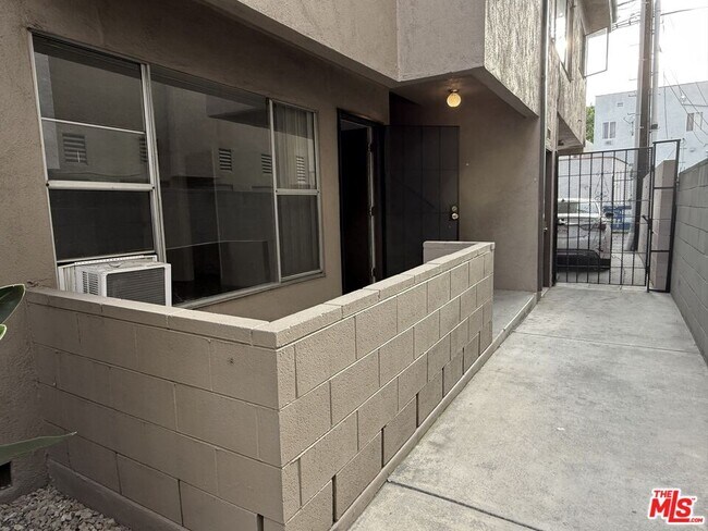 Foto del edificio - 1475 S Wooster St