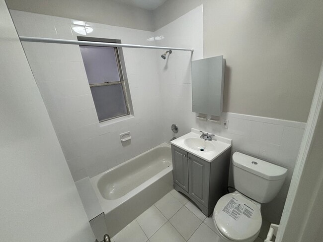 Building Photo - 332 61st St