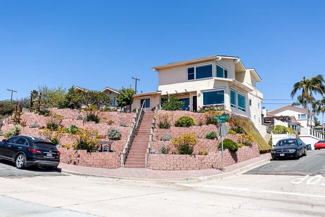 Building Photo - **VIEWS VIEWS VIEWS!** **ELEVATOR**CLOSE T...