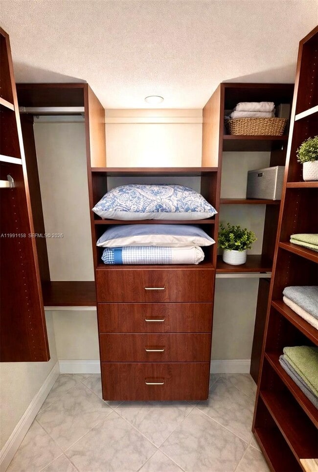 Foto del edificio - 1980 S Ocean Dr