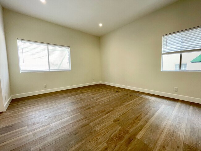 Foto del edificio - 134 S Elm Dr