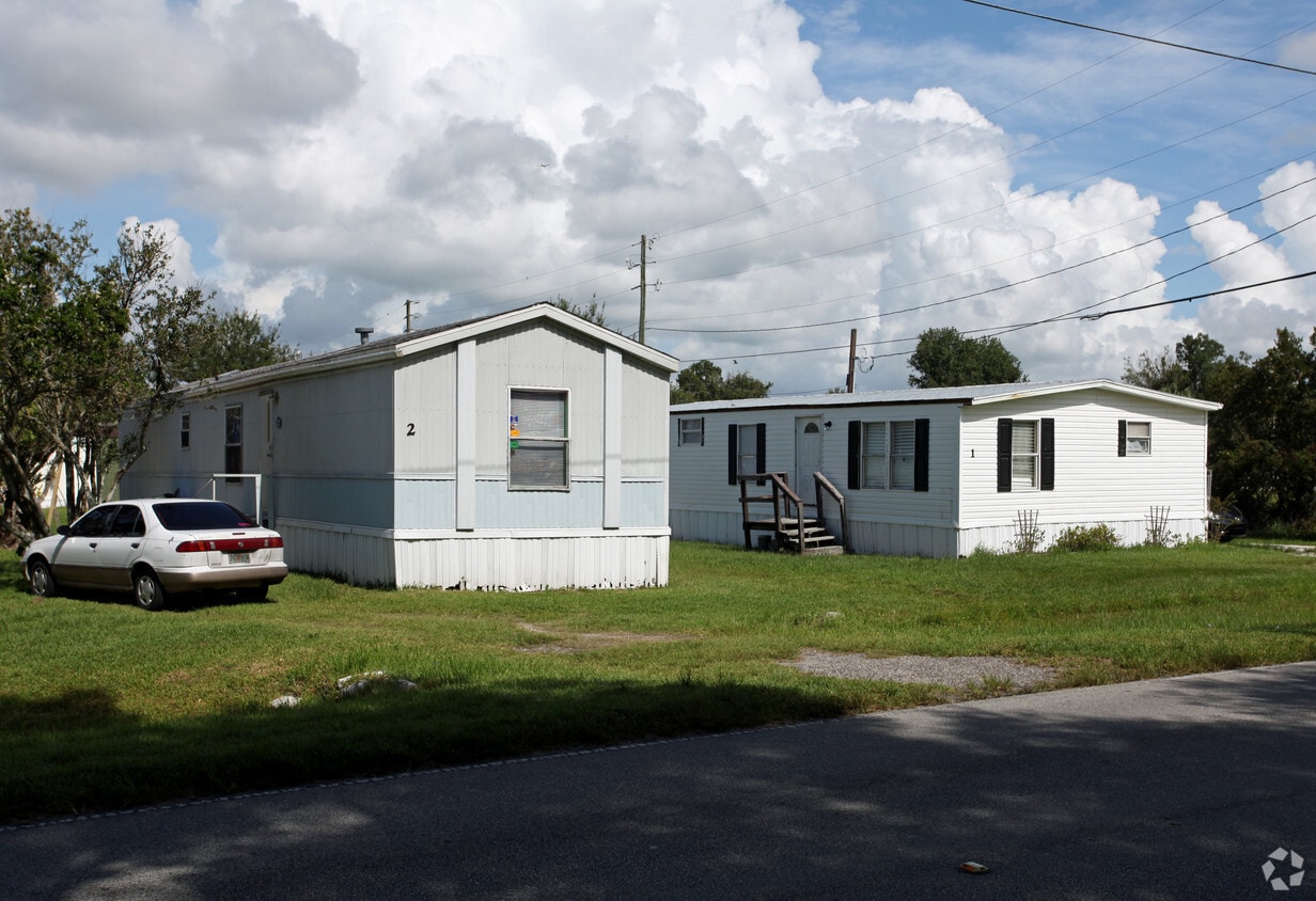 Wagon Wheel Mobile Home Park Apartments in Kissimmee, FL