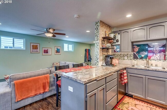 Building Photo - Great 3BD Home in Great Van Mall Location ...