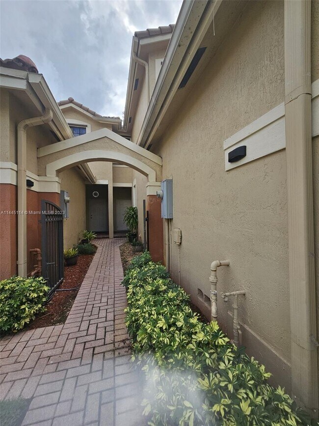 Foto del edificio - 3920 Cherry Ln