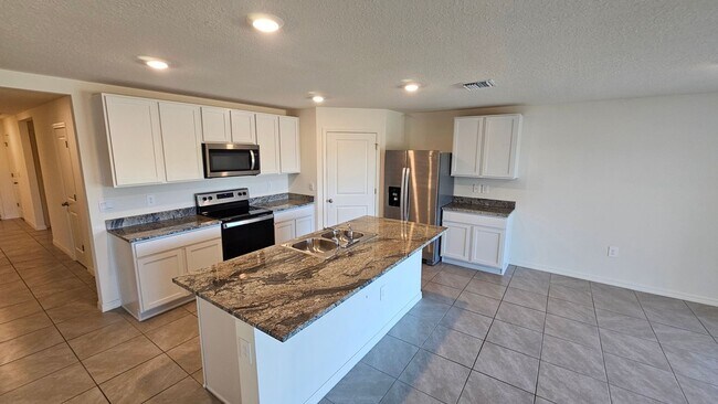 Building Photo - Spacious 4BR Golf Course Home in Beverly Hills