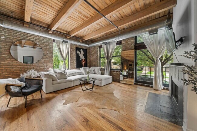 Foto del edificio - 612 N Oakley Blvd