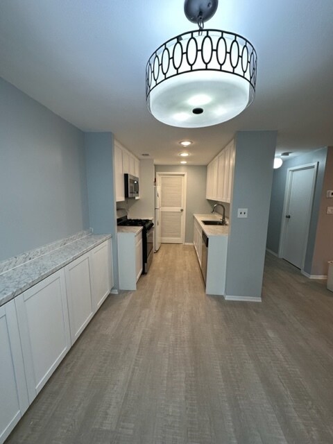 Foto del edificio - 381 Birchwood Rd