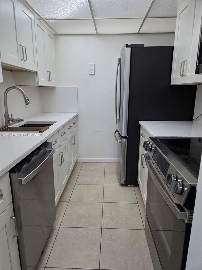 Foto del edificio - 2350 NE 135th St