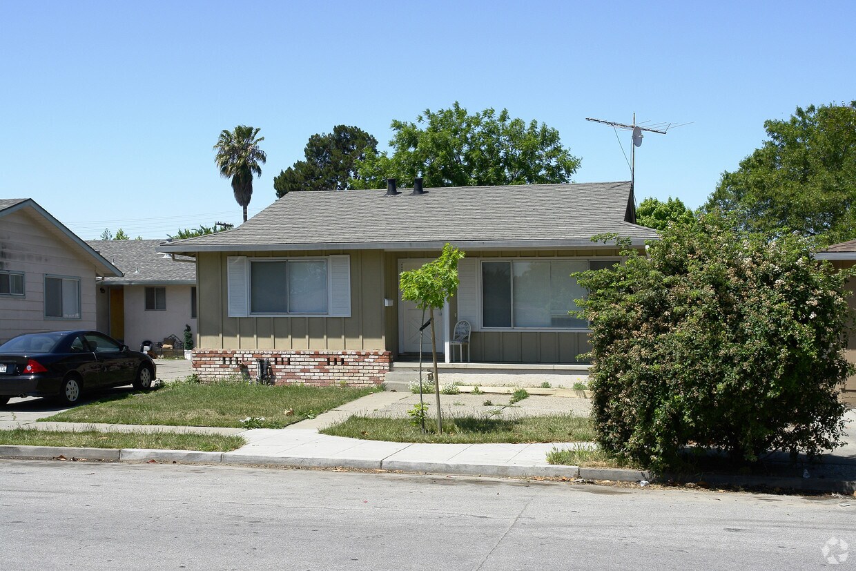 Primary Photo - 1065-1067 Dodge Dr