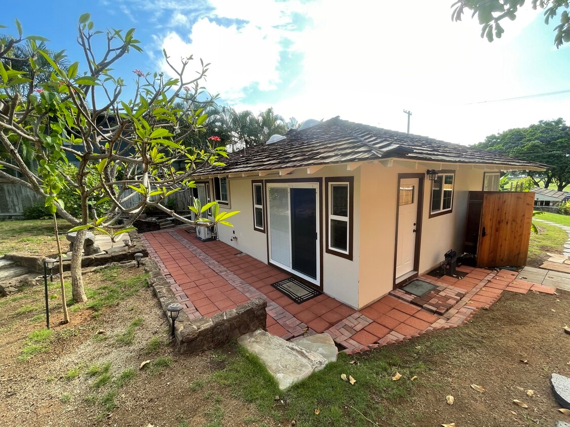 Back 1BR/1BA unit - 3874 Leahi Ave
