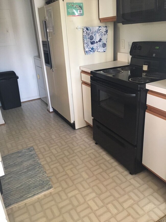 Building Photo - Great Condo Near Shopping, Restaurants & E...