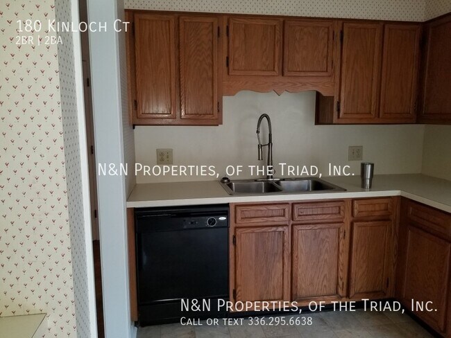 Foto del edificio - 180 Kinloch Ct