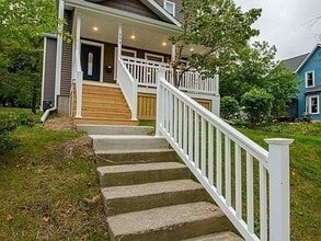 Building Photo - 294 W 2nd St