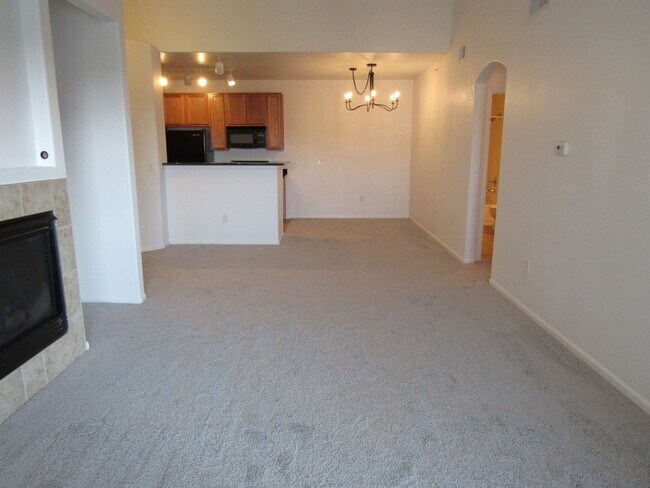 Foto del edificio - Beautiful 2 Bed, 2 bath condo