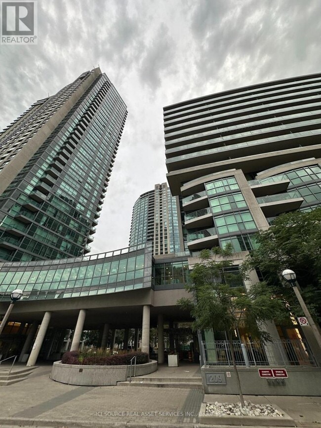 Building Photo - 209 Fort York Blvd