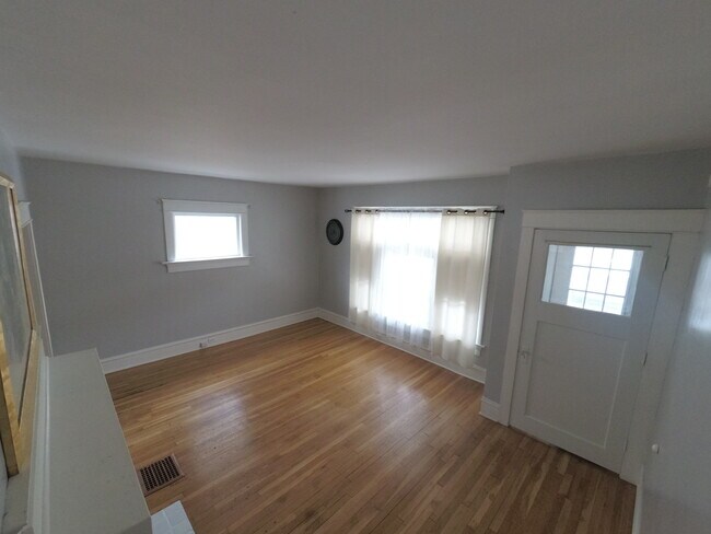 Vista de la sala de estar 2 - 1032 W 30th St