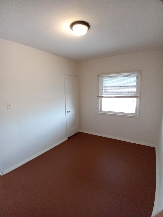 Building Photo - 3810 Saint Margaret St
