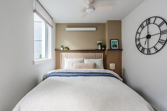 Building Photo - 320 Queen Anne Ave N