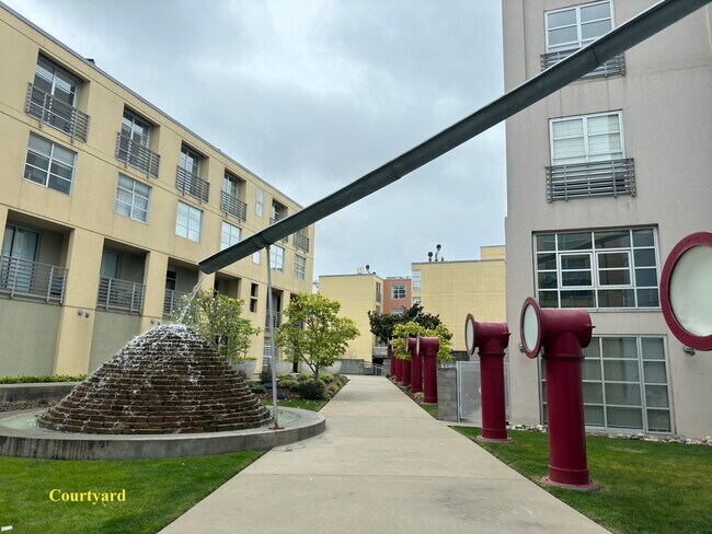 Courtyard with fountain - 445 Francisco Street