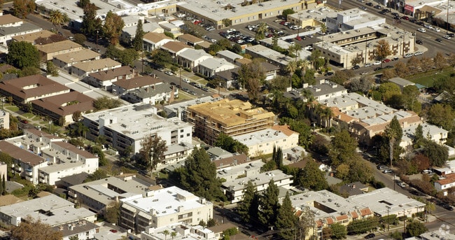 Aerial Photo - 5247-5253 Vantage Ave