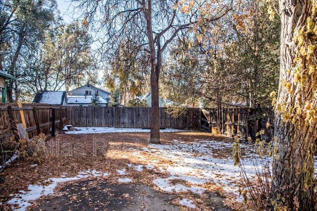 Building Photo - 143 E Longs Peak Ave