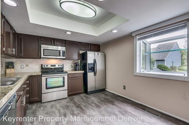 Foto del edificio - 3 br, 3 bath House - 13691 E Evans Ave