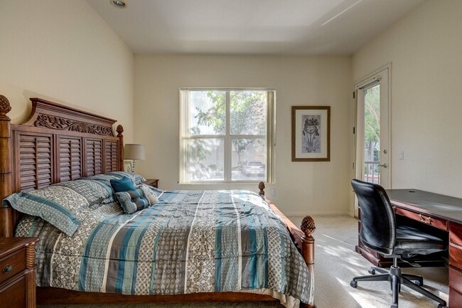 Building Photo - STUNNING 3 BEDROOM 2 FULL BATH FIRST FLOOR...